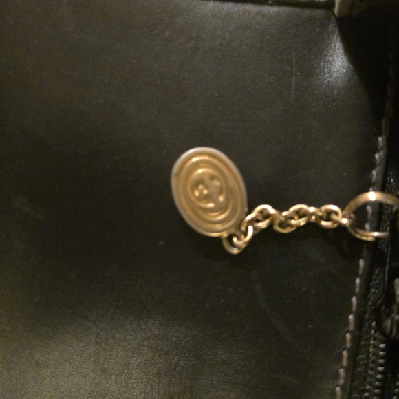 Elegant Black Vintage Gucci Shoulder Bag - Picture 8 of 14